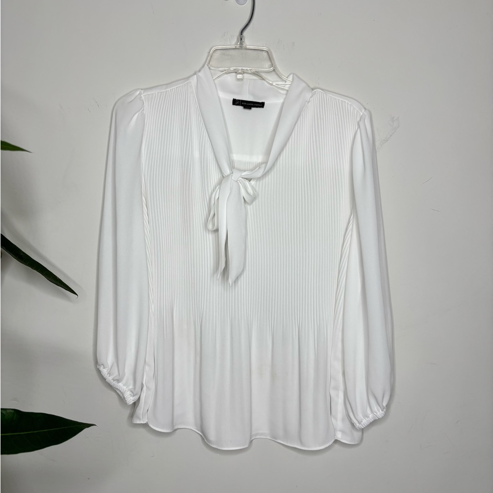 BN6 Ethereal Adrianna‎ Papell White Pleated Blouse Front Tie Detail Preppy Small